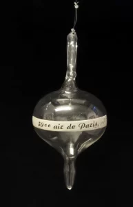 Marcel Duchamp – 50cc air de Paris, circa 1960, Glass and label, 9 × 5 cm