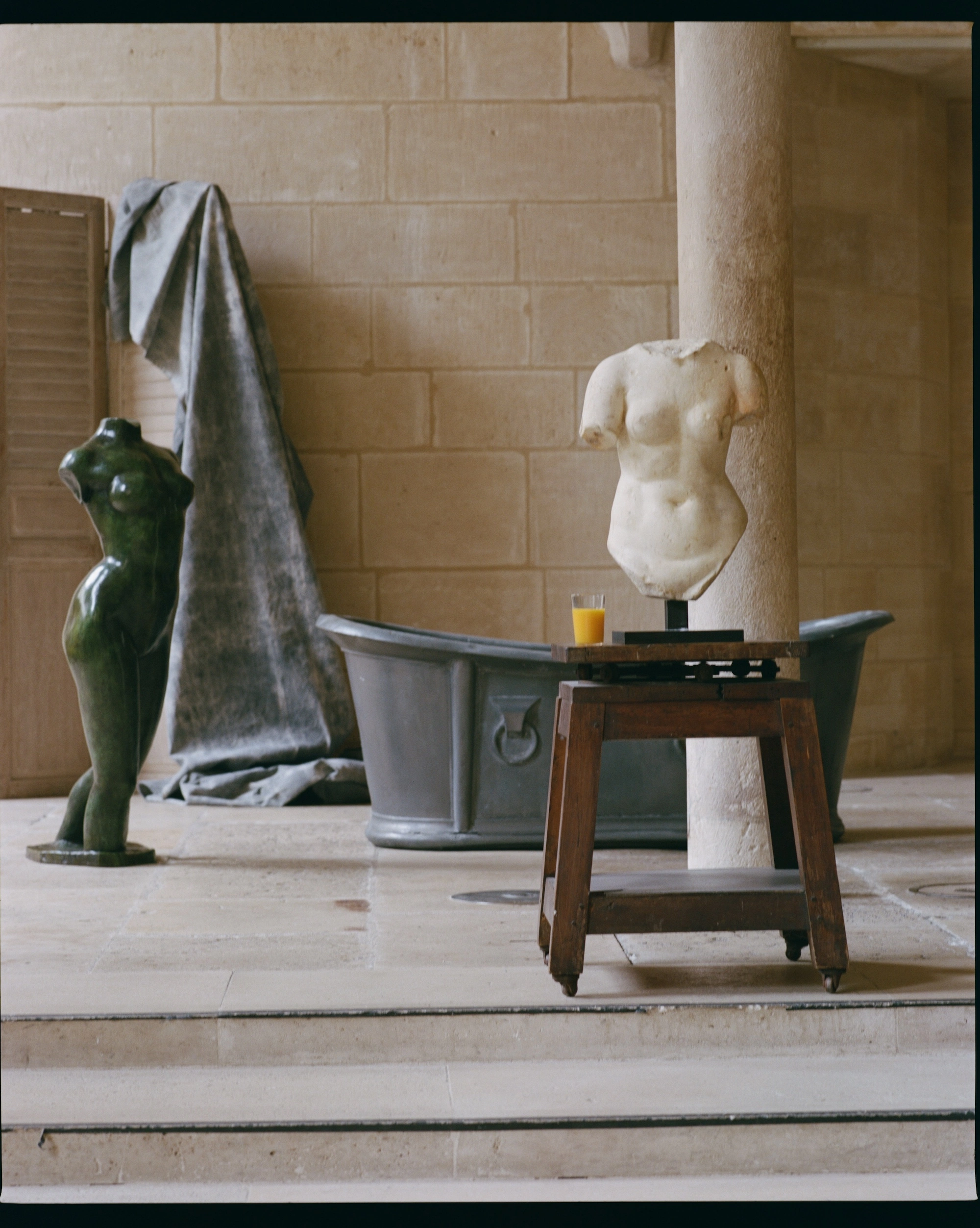 Mythes — une exposition de Simon Porte Jacquemus